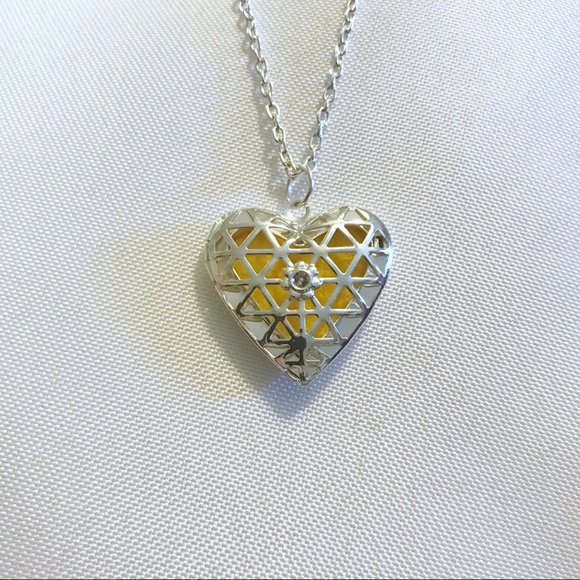 Essential Oil Heart Diffuser Necklace - Picture 4 of 5